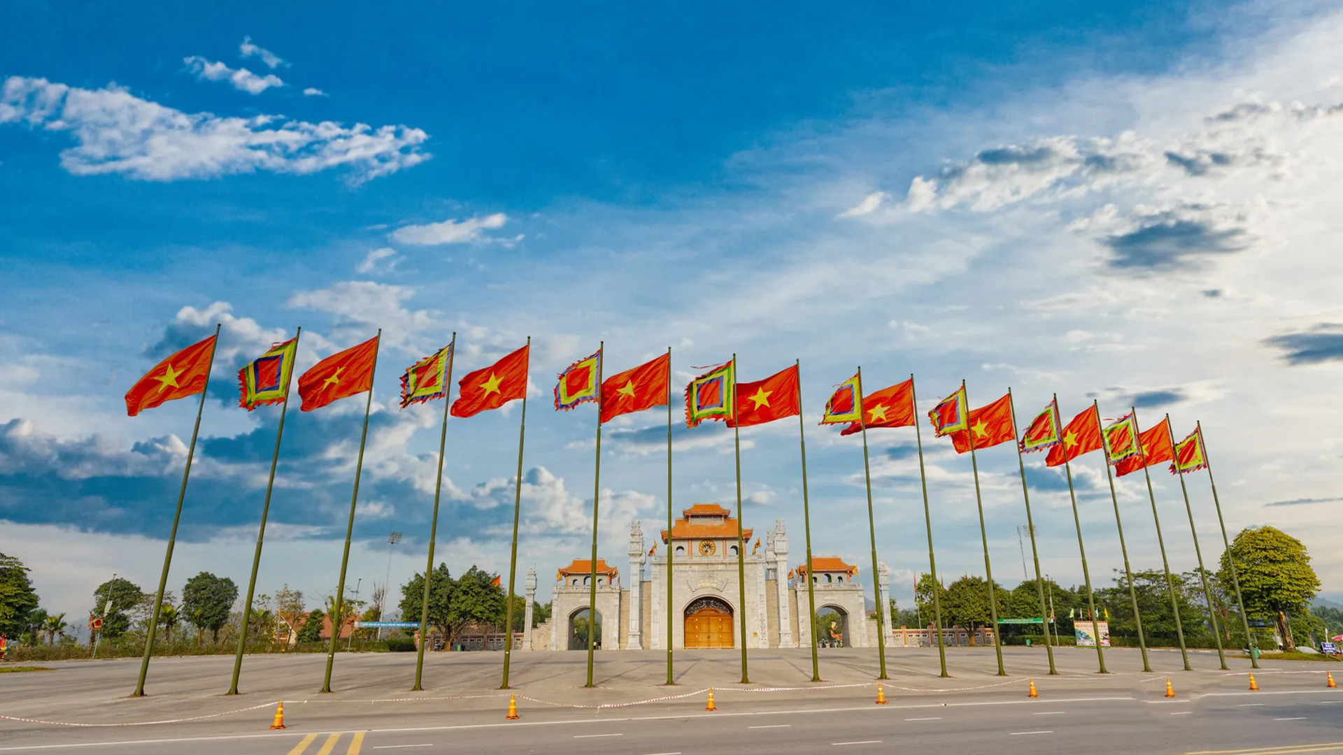 ĐỀN HÙNG - フン王廟